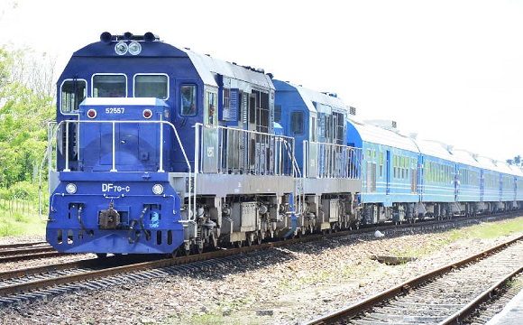 En 2019 el resultado más palpable del ferrocarril cubano estuvo en la puesta en funcionamiento de los primeros 80 coches y locomotoras chinas. // Foto: Escambray.