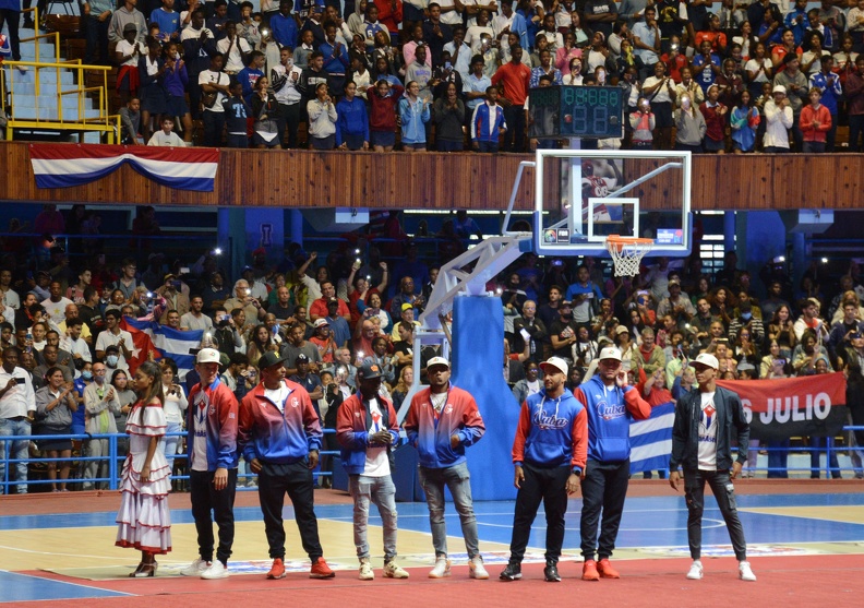 Integrantes del Equipo Cuba «Team Asere» semifinalistas en el V Clásico Mundial de Béisbol, durante el homenaje en el Coliseo de la Ciudad de Deportiva, en La Habana, el 20 de marzo de 2023.           ACN  FOTO/ Marcelino VÁZQUEZ HERNÁNDEZ/ rrcc