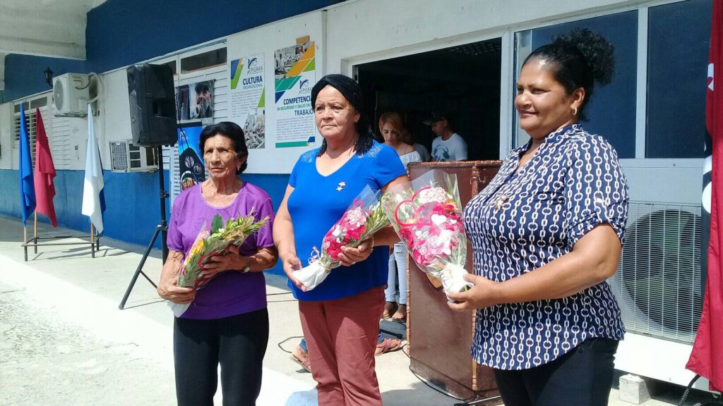 Heroínas del trabajo de la República de Cuba del municipio de Manzanillo // Foto: Denia Fleitas Rosales