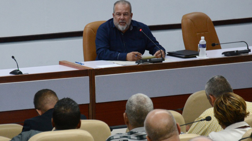 Intervención de Manuel Marrero Cruz (C), miembro del Buró Político del Partido Comunista de Cuba (BP PCC) y Primer MInistro de la República, durante  la Asamblea de Balance del Instituto Nacional de Recursos Hidráulicos (INRH), en la sede del Consejo de Estado, en La Habana, Cuba, el 6 de abril de 2023.                        //Foto: Marvcelino VÁZQUEZ HERNÁNDEZ/ rrcc