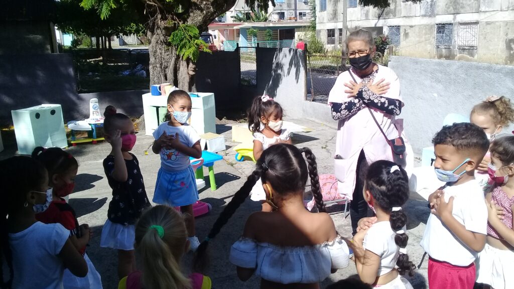 Jugar y aprender es una prioridad para los niños y niñas de los círculos infantiles, como el Alegría infantil del Nuevo Manzanillo // Foto: Denia Fleitas Rosales