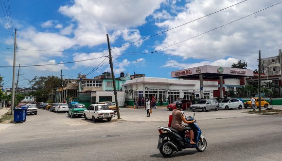 Cupet Alameda en el municipio de 10 de octubre. // Foto: Abel Padrón Padilla/ Cubadebate