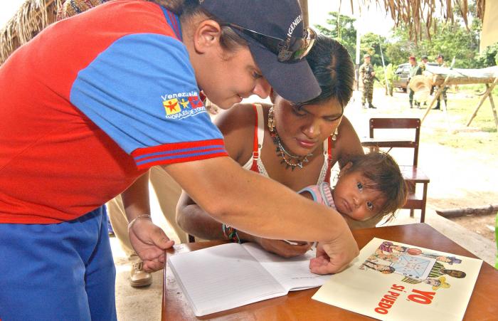  Con el método de alfabetización cubano Yo, sí puedo han aprendido a leer y a escribir más de diez millones de personas de 32 países de América Latina y el Caribe, África, Oceanía y Europa. // Foto: Alberto Borrego 