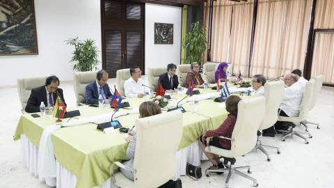 Encuentro con los embajadores del Comité ASEAN // Foto: Cubaminrex