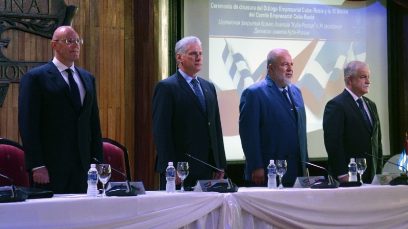 Miguel Díaz-Canel Bermúdez (C izq.), Primer Secretario del Partido Comunista de Cuba y Presidente de la República, asistió a la clausura de la XX Sesión de la Comisión Intergubernamental Cuba-Rusia, en el Hotel Nacional, en La Habana, el 20 de mayo de 2023. A su lado Dmitri Chernysshenco (I), vice primer ministro de la Federación de Rusia.  // Foto: Marcelino VÁZQUEZ HERNÁNDEZ/sdl