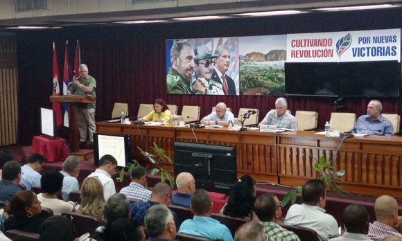 Evalúa Díaz-Canel estrategias de desarrollo de Pinar del Río