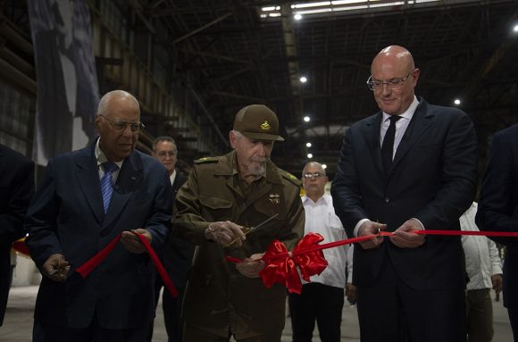 La reparación de esta acería forma parte del proceso de modernización y ampliación de la producción de acero y laminados largos realizado en la empresa cubana y financiada por un crédito otorgado por la Federación Rusa. // Foto: Ismael Francisco/ Cubadebate