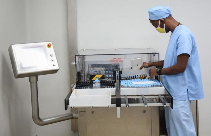  Laboratorios AICA ha reactivado en los últimos meses la producción de algunos fármacos, gracias a un proceso inversionista, de impacto en el Sistema Nacional de Salud, a pesar de limitaciones materiales y financieras. // Foto: Marcelino Vázquez 