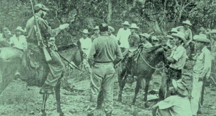  Es muy poco probable que, antes de la llegada del Ejército Rebelde a los intrincados parajes de la Sierra Maestra, se hubiera visto por aquellas lomas olvidadas por el Gobierno de Fulgencio Batista, tanta algarabía campesina como la que se vivió esa jornada // Foto: Archivo Granma 