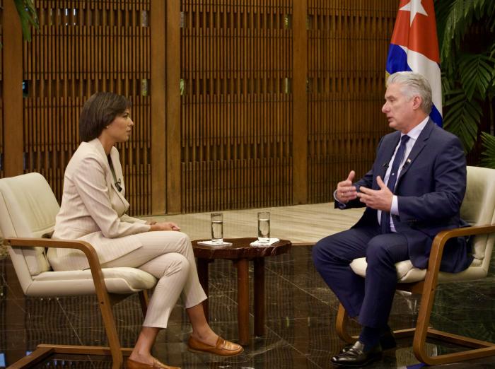 Sobre la vida de la Isla en los últimos días, destacó la importancia de la recién aprobada Ley de Comunicación Social, que describió como «histórica» y «moderna».// Foto: Tomada del Twitter de la Presidencia Cuba