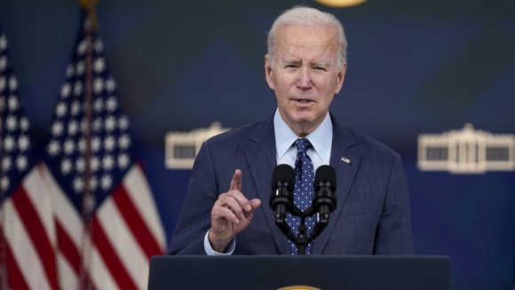 Kiev “tiene que cumplir con los mismos estándares” que los demás países miembros de la Alianza, dijo Biden. // Foto: AP.