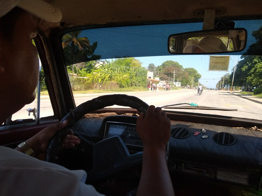 Más de 500 choferes integran el ejército de transportistas estatales y privados que toman el timón para transportar a los manzanilleros // Foto: Denia Fleitas Rosales