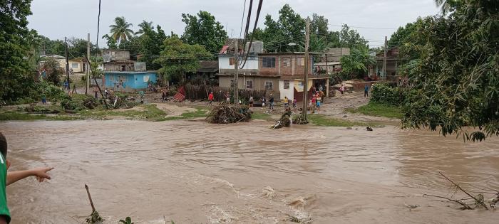 Son apreciables los daños provocados por las lluvias en Jiguaní, Granma. // Foto: Tomadas del Facebook de CMKX Radio Bayamo