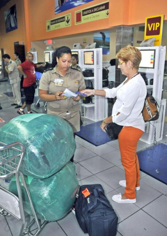 La exención arancelaria para alimentos, productos de aseo y medicamentos se prorroga debido a las limitaciones en la oferta de esos renglones en el mercado nacional, causadas por el recrudecimiento del bloqueo y la crisis económica mundial. // Foto: José M. Correa