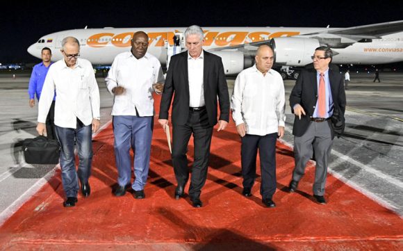 Llega el presidente Díaz-Canel a Cuba. // Foto: Presidencia en Twitter.