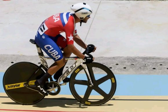 Alejandro Parra ganó un excelente bronce en el ómnium. // Foto: Jit.