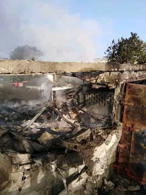 Almacén después del incendio // Foto tomada de Facebook (usuario Alierkis) 