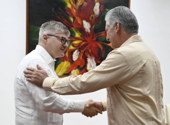  Presidente de la República de Cuba, Miguel Díaz-Canel Bermúdez, con Juan Carlos Salazar, Secretario General de la Organización de Aviación Civil Internacional (OACI) // Foto: Tomada del Twitter de la Presidencia Cuba 