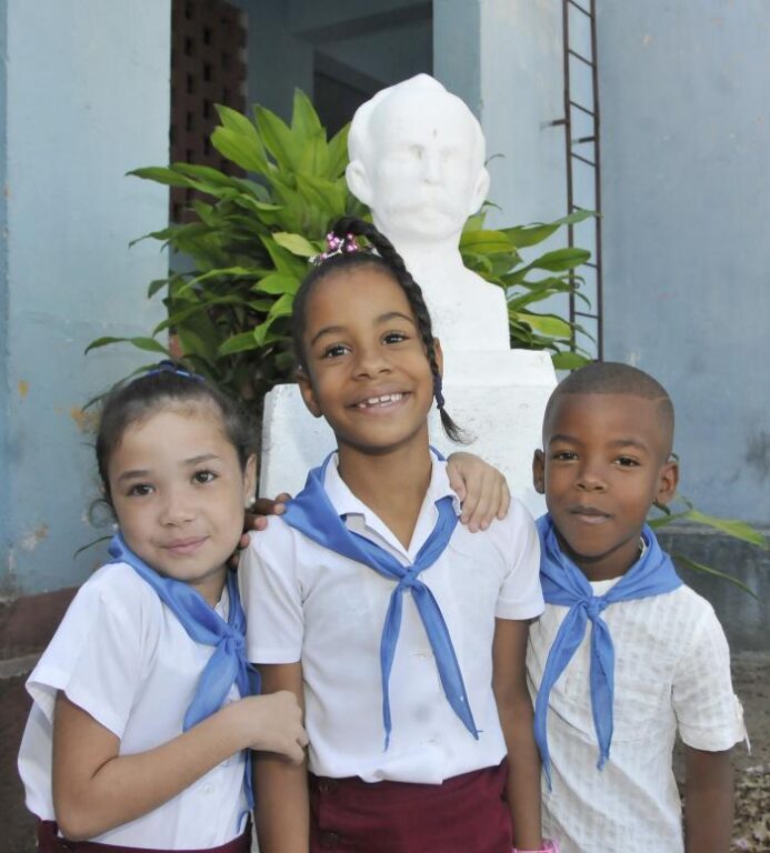 La escuela continuará siendo el agente coordinador de todas las influencias educativas. // Foto: Ismael Batista Ramírez