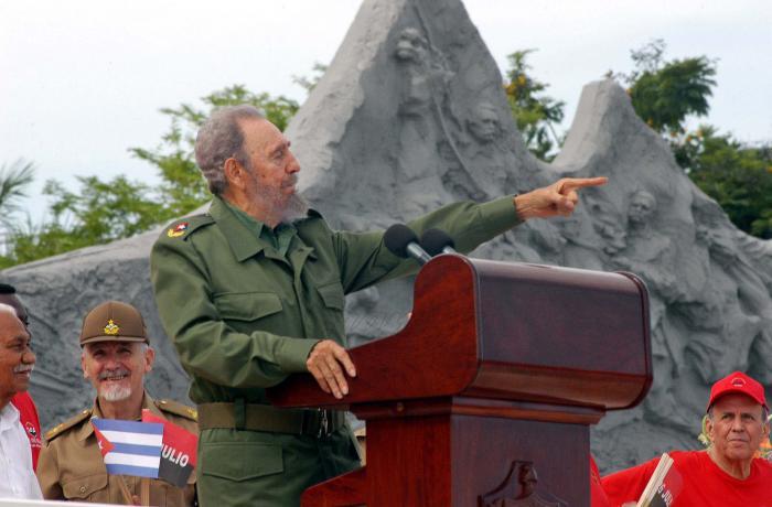 “Con la verdad se hizo esta Revolución, con la verdad se alcanzó el triunfo, con la verdad se ha defendido durante casi 50 años”, dijo Fidel en Bayamo, el 26 de julio de 2006. // Foto: Jorge Luis González.