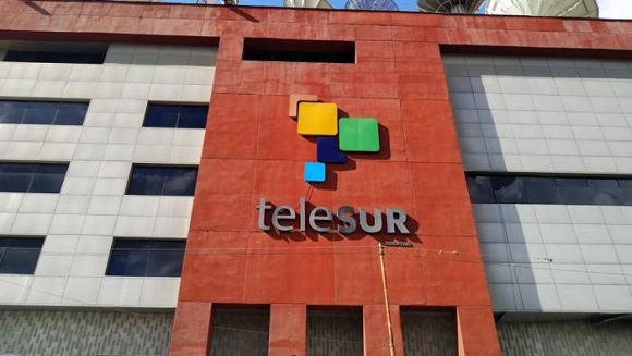 Fachada de la sede de Telesur. // Foto: RT