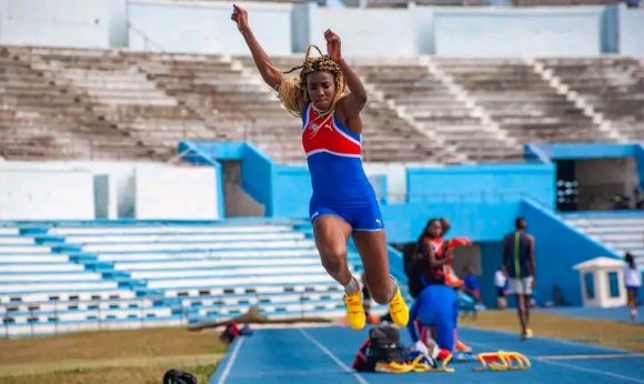 Leyanis lo da todo en cada salida a la pista. // Foto: Enrique González (Enro)/Cubadebate.