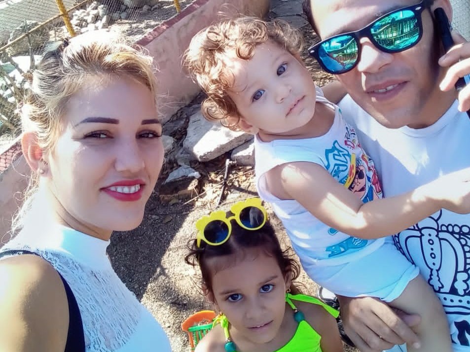 Con el nacimiento de sus hijos Alison y Thiago la pareja que conforman Dayana y Joaquín encontró «el verdadero amor» // Foto: Cortesía de la entrevistada