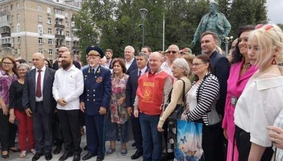 Rinden homenaje al líder histórico de la Revolución cubana en Moscú. // Foto: Prensa Latina.