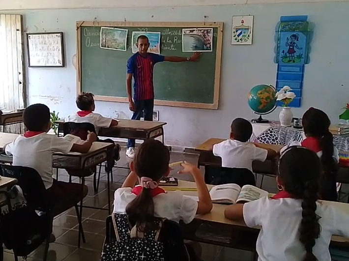 Desde las clases de Ciencias Naturales los estudiantes aprenden la importancia del cuidado y conservación del medio ambiente. / Lilian Salvat Romero