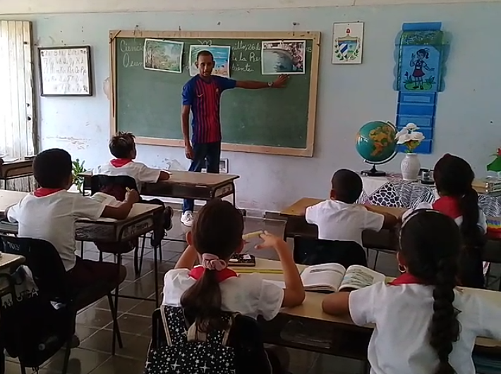 Desde las clases de Ciencias Naturales los estudiantes aprenden la importancia del cuidado y conservación del medio ambiente. / Lilian Salvat Romero 