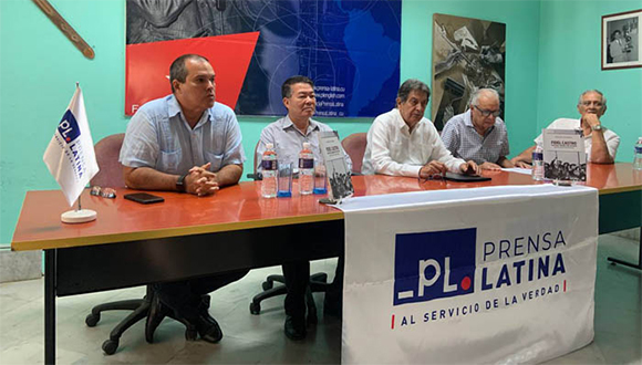 Presentación de “Fidel Castro, nuestra sangre por Vietnam” en la sede de la agencia Prensa Latina, en La Habana, 23 de septiembre de 2023. Foto: ACN.