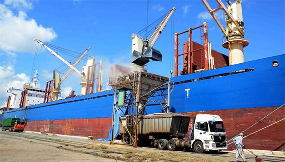 El Ministerio de Comercio Interior (Mincin) anunció a través de su cuenta de Twitter (X) el inicio de la descarga y distribución del arroz de la canasta familiar normada . // Foto: ACN/Archivo.