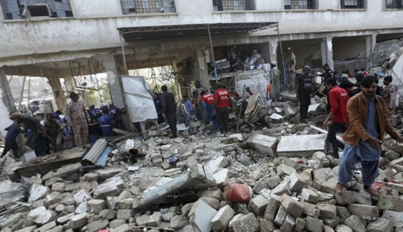 Lugar de la explosión en una mezquita de Baluchistán, Pakistán. // Foto: Al Mayadeen Español.