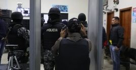 La Unidad Nacional de Investigación Antidelincuencial (UIAD), perteneciente a la Policía, participó en el operativo. | Foto: Fiscalía General de Ecuador