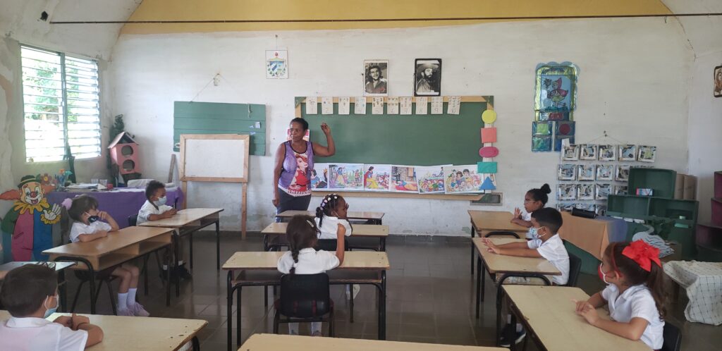 Flor María Alarcón García, es maestra de preescolar desde hace tres décadas./ Foto Lilian Salvat Romero