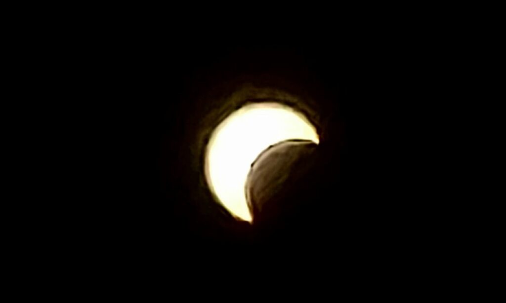 Eclipse solar visto desde Manzanillo, Cuba // Foto: José Ortiz Benet