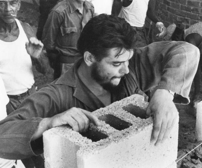 El Che vivió, luchó y murió por reivindicar a los pobres oprimidos por el imperialismo yanqui en todo el mundo. Soñó con una sociedad solidaria y profundamente humanista. // Foto: Archivo de Granma