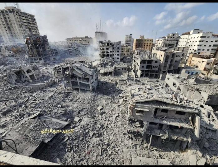 Parte de la Franja de Gaza bombardeada en una imagen del periodista palestino Hosam Salem // Foto: Tomada de Twitter