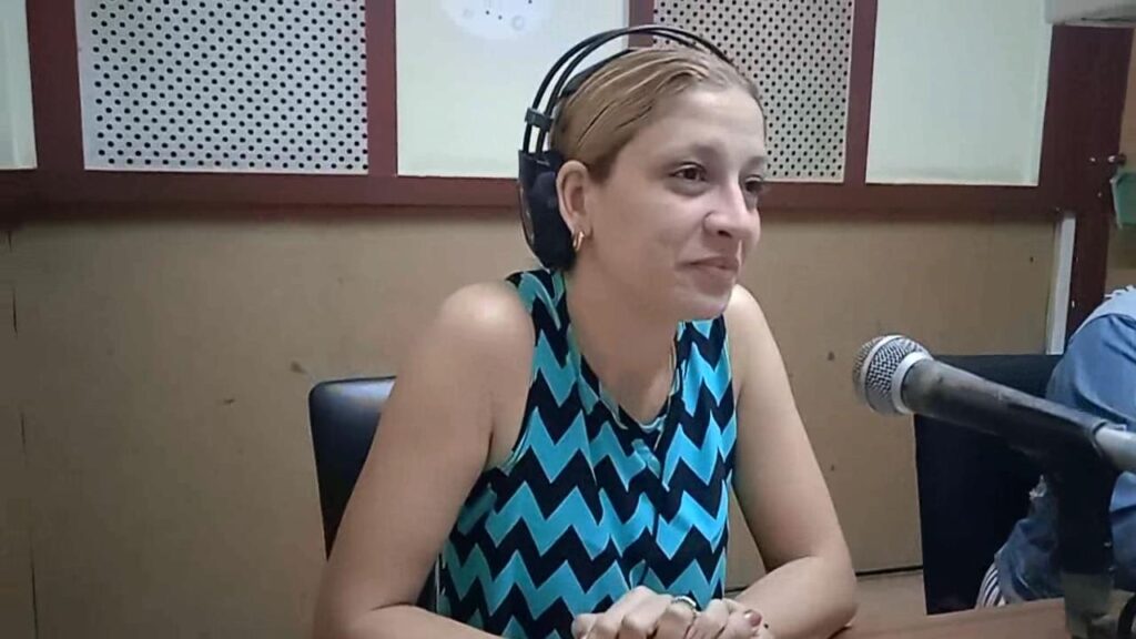 Dayris Vázquez Cabrera, una de las mejores locutoras de la emisora manzanillera // Foto: Marlene Herrera