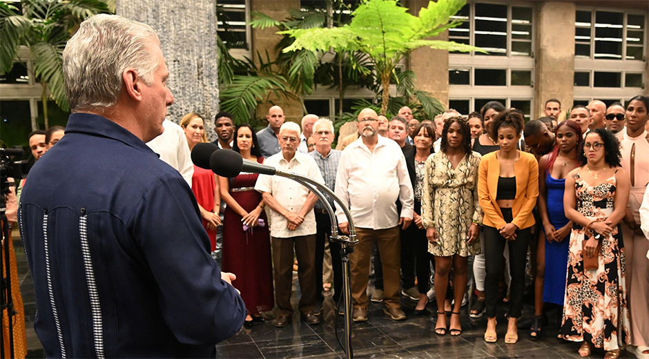 “Independientemente de las vicisitudes que hemos tenido para el desarrollo del deporte en los últimos años y la campaña de descrédito hacia la Revolución, el deporte cubano está vivo, es pujante y sigue estando entre los mejores”, afirmó Díaz-Canel. // Foto: Estudios Revolución.