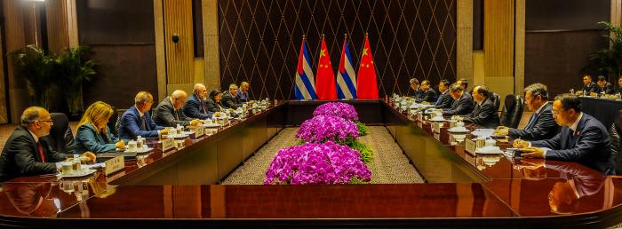 Visita de Gobierno del Primer Ministro de Cuba, Manuel Marrero Cruz a China, recibido por su homólogo el Primer Ministro Chino // Foto: Estudios Revolución