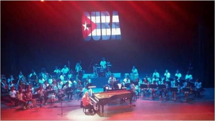 El concierto de Nachito Herrera cerró el II Festival Cuba va conmigo. // Foto: Tomada de Prensa Latina