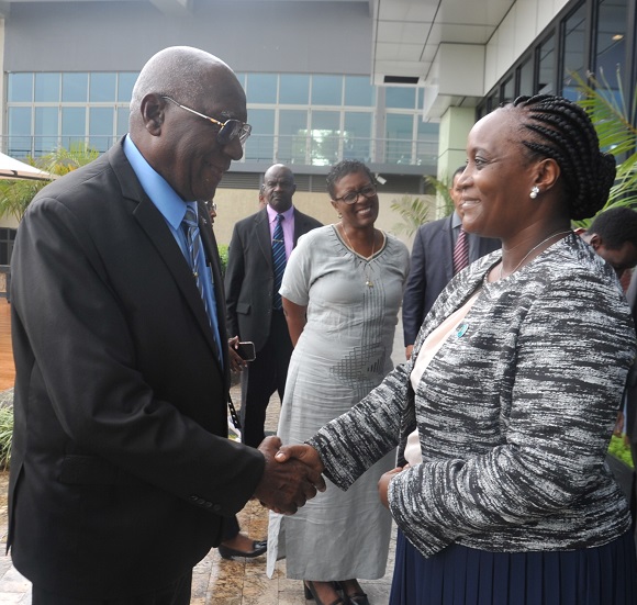 El miembro del Buró Político y vicepresidente de la República de Cuba, Salvador Valdés Mesa, durante el encuentro que sostuvo este martes con la vicepresidenta del Frente Patriótico Ruandés, Consolee Uwimana. // Foto: Estudios Revolución