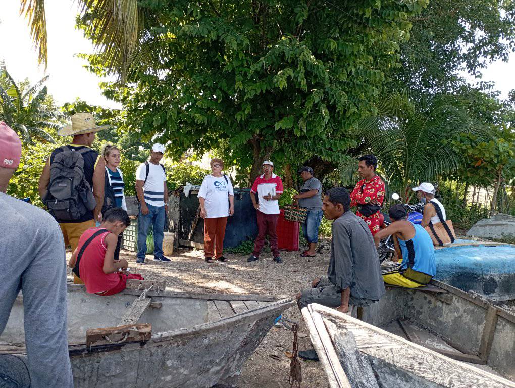 Intervención comunitaria del Proyecto Mi Costa con pescadores de una base productiva del municipio Manzanillo // Foto: Joven Club Manzanillo I