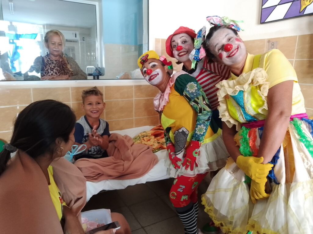 Lo mejor es lograr sacar una sonrisa a un niño hospitalizado // Foto cortesía de las entrevistas