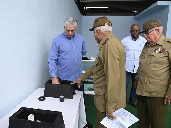 El presidente Díaz-Canel recorrió en la mañana de este jueves la Empresa Militar Industrial “General de Brigada Francisco Cruz Bouzarc” y el Módulo Pecuario de la Unidad Militar de Loma de Tierra.// Foto: Estudios Revolución