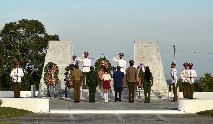  En nombre del General de Ejército Raúl Castro Ruz, del Presidente de la República de Cuba Miguel Díaz-Canel, y del pueblo cubano se colocaron ofrendas florales al Mayor General Antonio Maceo y al capitán Panchito Gómez. // Foto: Gonzo González 