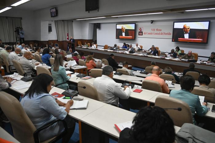 Con el enfoque metódico y crítico que exige la crudeza del momento, se analizaron temas trascendentales para la nación. // Foto: Estudios Revolución