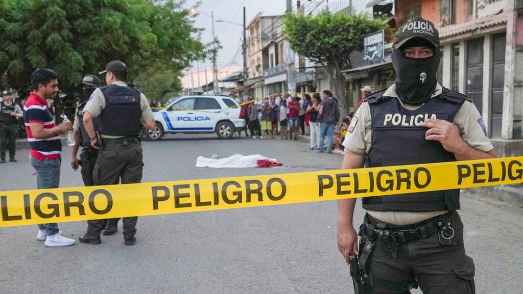 Lugar del asesinato de 3 guardias de prisión, frente a la Penitenciaría del Litoral, 13 de abril de 2023Enrique Ortiz / AFP