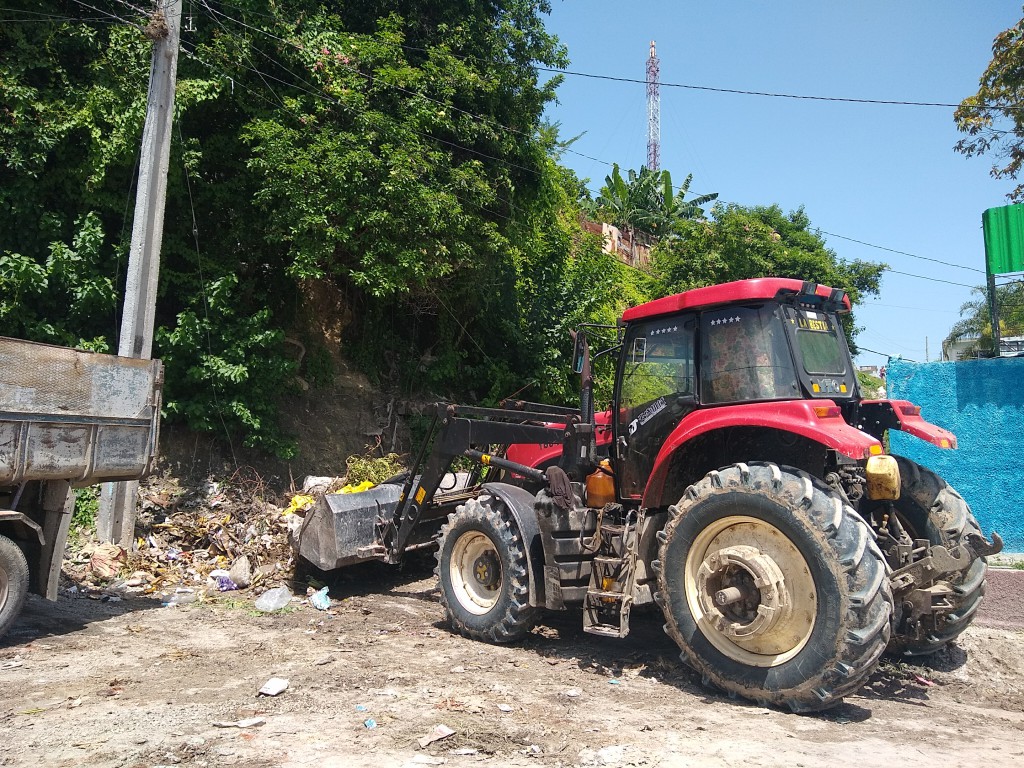 La recogida de los desechos en la ciudad de Manzanillo es una necesidad permanente // Foto: Denia Fleitas Rosales